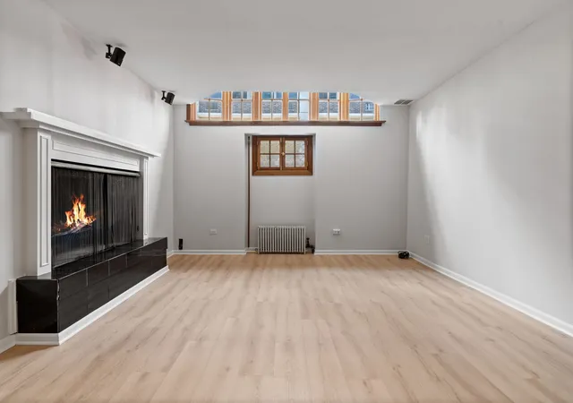 Listing Photo 4 - Condo for sale in building located at 50 W Schiller St, Chicago, IL 60610 - Unit #1G