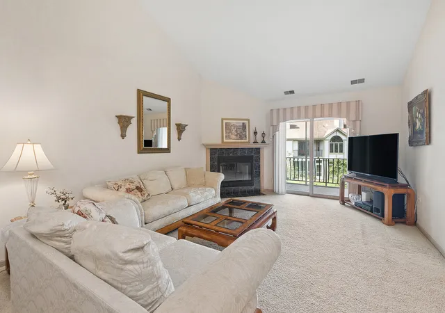 Listing Photo 4 - Condo for sale in building located at 18430 Pine Cone Dr, Tinley Park, IL 60477 - Unit #4