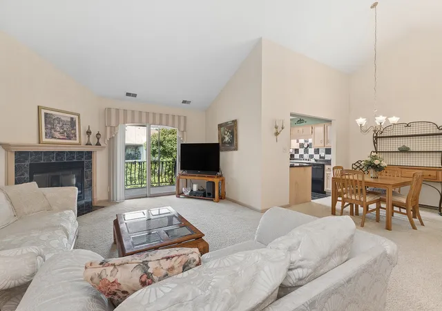 Listing Photo 5 - Condo for sale in building located at 18430 Pine Cone Dr, Tinley Park, IL 60477 - Unit #4