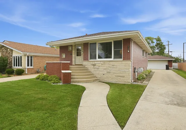 Photo 2 of Single family home for sale at 9429 Major Ave, Oak Lawn, IL 60453 | MLS# 12750940 | Listing updated on 2026-09-16