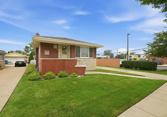 Photo 3 of Single family home for sale at 9429 Major Ave, Oak Lawn, IL 60453 | MLS# 12750940 | Listing updated on 2026-09-16