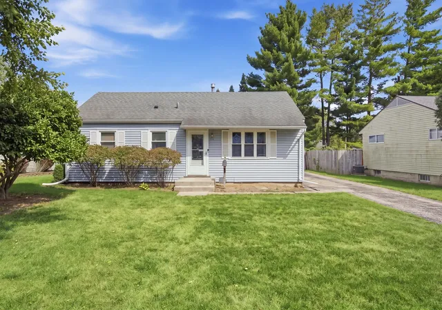 Photo 2 of Single family home for sale at 105 N Western Ave, Aurora, IL 60506 | MLS# 12750942 | Listing updated on 2026-09-14