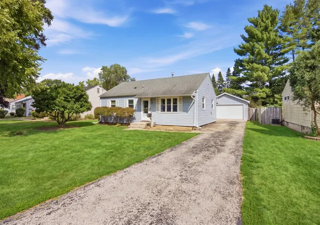 Photo 2 of Single family home for sale at 105 N Western Ave, Aurora, IL 60506 | MLS# 12750942 | Listing updated on 2026-09-14