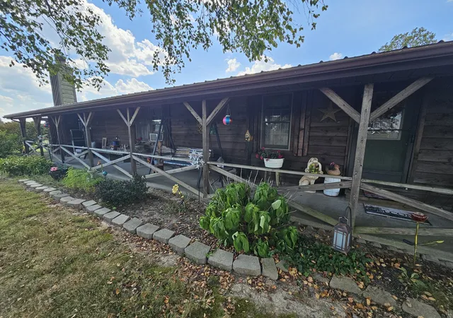 Photo 3 of Single family home for sale at 8253 N Nason Ln, Mt Vernon, IL 62864 | MLS# 12750969 | Listing updated on 2026-10-02