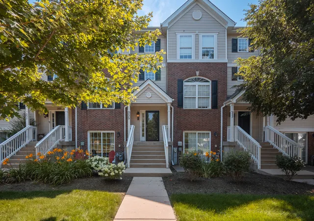 Photo 2 of Townhouse for sale at 335 Lakeshore Dr, Oswego, IL 60543 | MLS# 12750978 | Listing updated on 2026-10-01