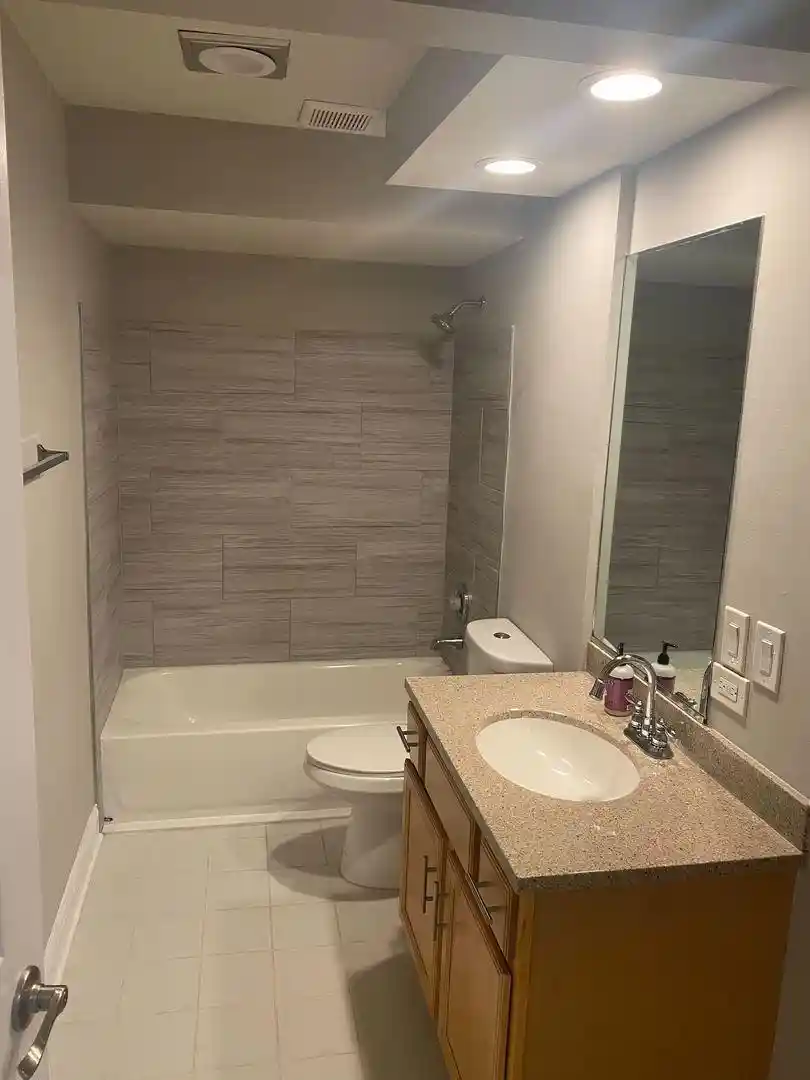 Listing Photo 2 - Condo for sale in 980 N Lakeside Dr located at 980 N Lakeside Dr, Vernon Hills, IL 60061 - Unit #1B