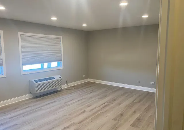 Listing Photo 4 - Condo for sale in building located at 980 N Lakeside Dr, Vernon Hills, IL 60061 - Unit #1B