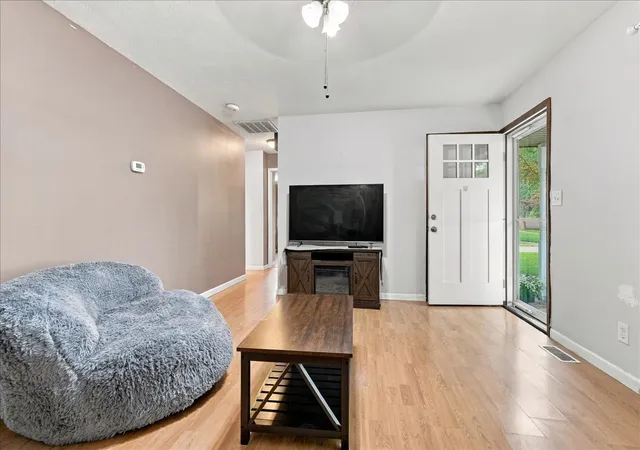 Photo 3 of Single family home for sale at 1007 S Livingston St, Bloomington, IL 61701 | MLS# 12750989 | Listing updated on 2026-10-07