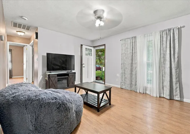 Photo 4 of Single family home for sale at 1007 S Livingston St, Bloomington, IL 61701 | MLS# 12750989 | Listing updated on 2026-10-07