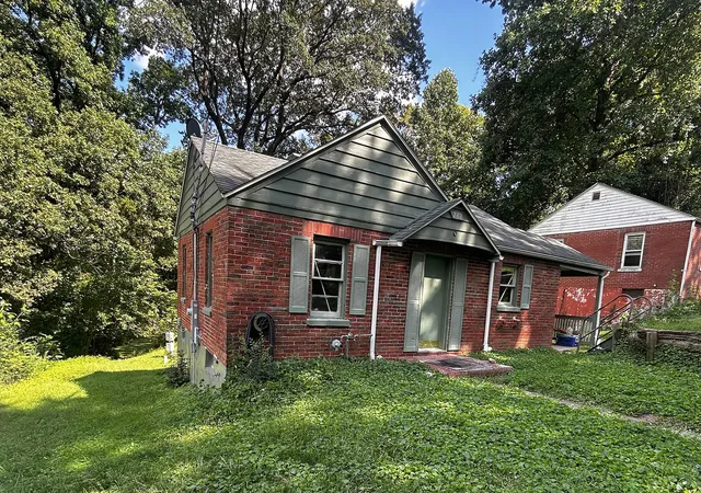 Photo 1 of Single family home for sale at 212 Tomlinson St, East Alton, IL 62024 | MLS# 12750992 | Listing updated on 2026-09-04