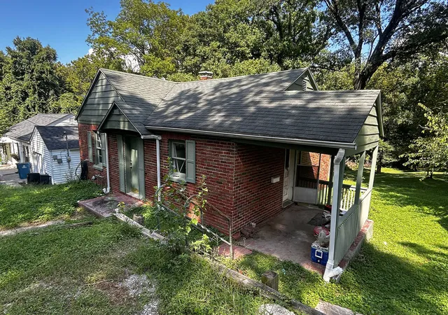 Photo 2 of Single family home for sale at 212 Tomlinson St, East Alton, IL 62024 | MLS# 12750992 | Listing updated on 2026-09-04