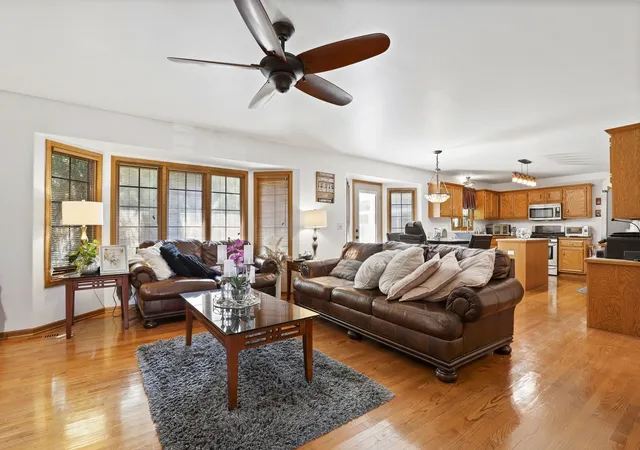 Photo 4 of Single family home for sale at 9073 Charrington Dr, Frankfort, IL 60423 | MLS# 12751000 | Listing updated on 2026-09-13
