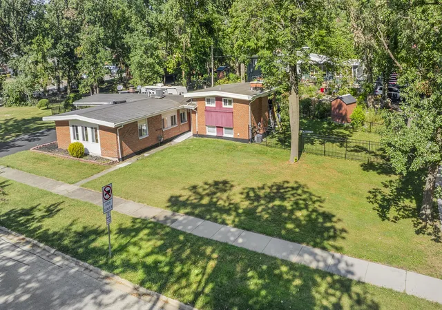 Photo 2 of Single family home for sale at 52 Blackhawk Dr, Park Forest, IL 60466 | MLS# 12751016 | Listing updated on 2026-09-24