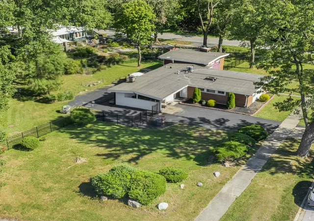 Photo 3 of Single family home for sale at 52 Blackhawk Dr, Park Forest, IL 60466 | MLS# 12751016 | Listing updated on 2026-09-24