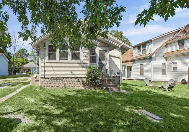 Photo 2 of Single family home for sale at 125 W Warmouth St, Salem, IL 62881 | MLS# 12751018 | Listing updated on 2026-09-09