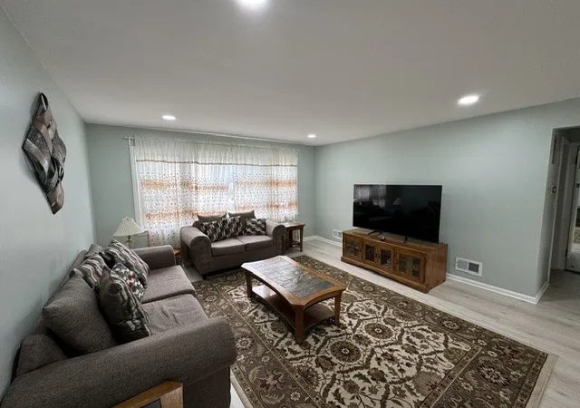 Photo 3 of Condo for sale at 3101 W Rosemont Ave #2E, Chicago, IL 60659 | MLS# 12751032 | Listing updated on 2026-09-16
