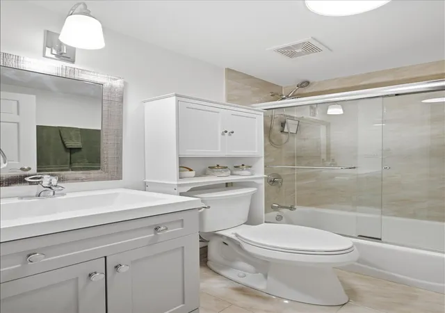Listing Photo 2 - Condo for sale in building located at 2448 N Southport Ave, Chicago, IL 60614 - Unit #3
