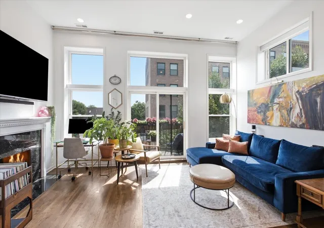 Listing Photo 4 - Condo for sale in building located at 2448 N Southport Ave, Chicago, IL 60614 - Unit #3