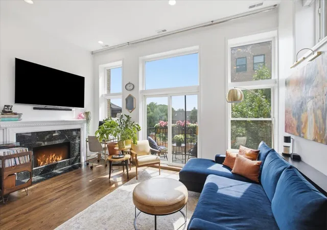 Listing Photo 5 - Condo for sale in building located at 2448 N Southport Ave, Chicago, IL 60614 - Unit #3