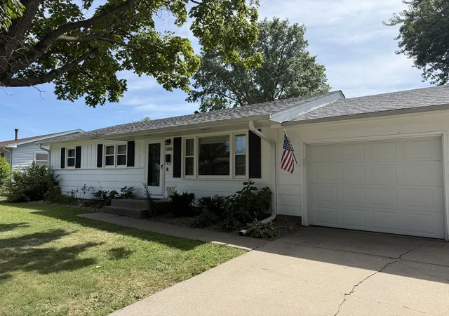 Photo 1 of Single family home for sale at 586 33rd Avenue, East Moline, IL 61244 | MLS# 12751054 | Listing updated on 2026-09-13