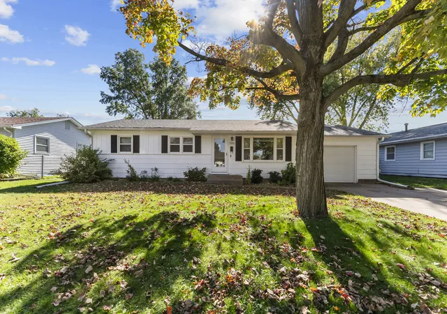 Photo 1 of Single family home for sale at 586 33rd Avenue, East Moline, IL 61244 | MLS# 12751054 | Listing updated on 2026-10-22