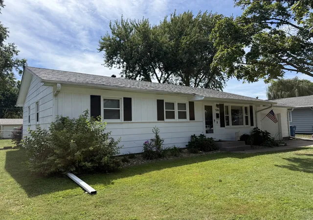 Photo 38 of Single family home for sale at 586 33rd Avenue, East Moline, IL 61244 | MLS# 12751054 | Listing updated on 2026-09-13