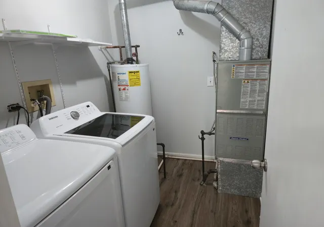 Listing Photo 4 - Condo for sale in building located at 1350 S Lorraine Rd, Wheaton, IL 60189 - Unit #E