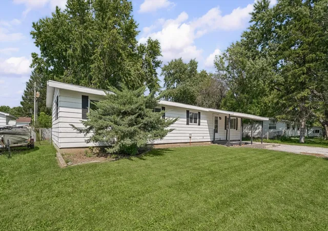 Photo 3 of Single family home for sale at 702 W Park St, Thomasboro, IL 61878 | MLS# 12751063 | Listing updated on 2026-10-05
