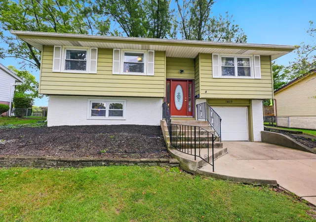 Photo 1 of Single family home for sale at 1419 Hampton Ln, Schaumburg, IL 60193 | MLS# 12751065 | Listing updated on 2026-09-24