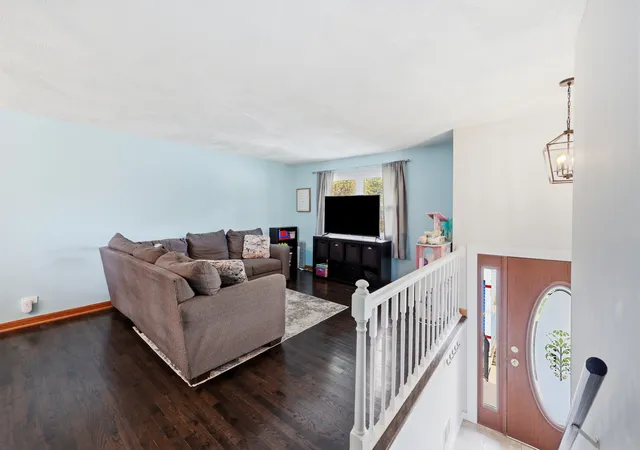 Photo 3 of Single family home for sale at 1419 Hampton Ln, Schaumburg, IL 60193 | MLS# 12751065 | Listing updated on 2026-09-24