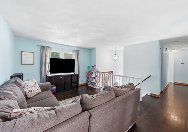 Photo 4 of Single family home for sale at 1419 Hampton Ln, Schaumburg, IL 60193 | MLS# 12751065 | Listing updated on 2026-09-24