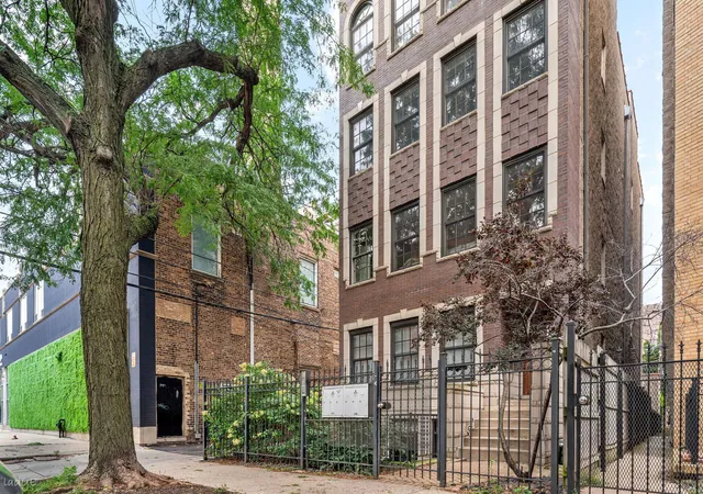 Photo 1 of Condo for sale at 1547 N Hudson Ave #3, Chicago, IL 60610 | MLS# 12751067 | Listing updated on 2026-09-23