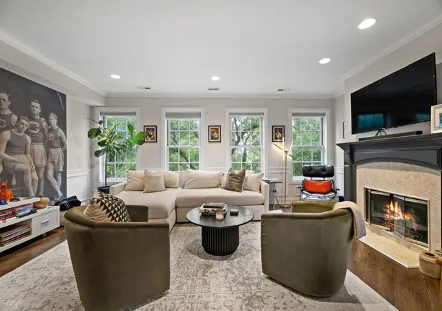 Photo 2 of Condo for sale at 1547 N Hudson Ave #3, Chicago, IL 60610 | MLS# 12751067 | Listing updated on 2026-09-23