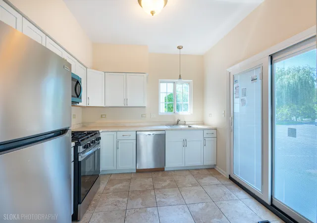 Photo 3 of Condo for sale at 29 Braxton Ln #29, Aurora, IL 60504 | MLS# 12751074 | Listing updated on 2026-10-27