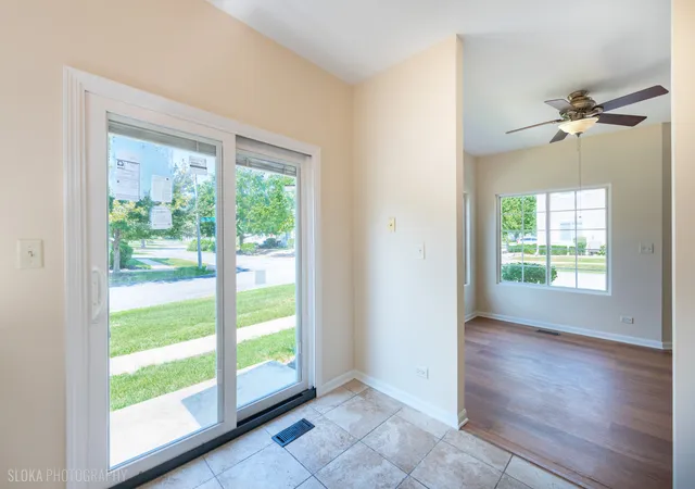Photo 4 of Condo for sale at 29 Braxton Ln #29, Aurora, IL 60504 | MLS# 12751074 | Listing updated on 2026-10-27