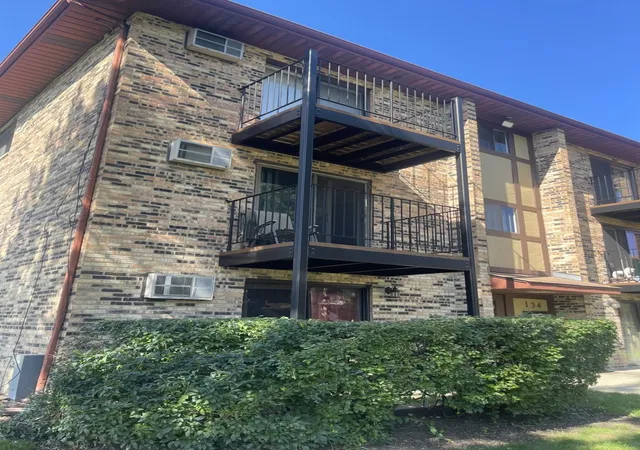 Photo 2 of Sale Pending at 134 Klein Crk Ct #5E, Carol Stream, IL 60188 | MLS# 12751077 | Listing updated on 2026-09-16