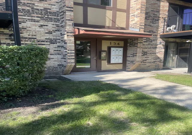 Photo 3 of Sale Pending at 134 Klein Crk Ct #5E, Carol Stream, IL 60188 | MLS# 12751077 | Listing updated on 2026-09-16
