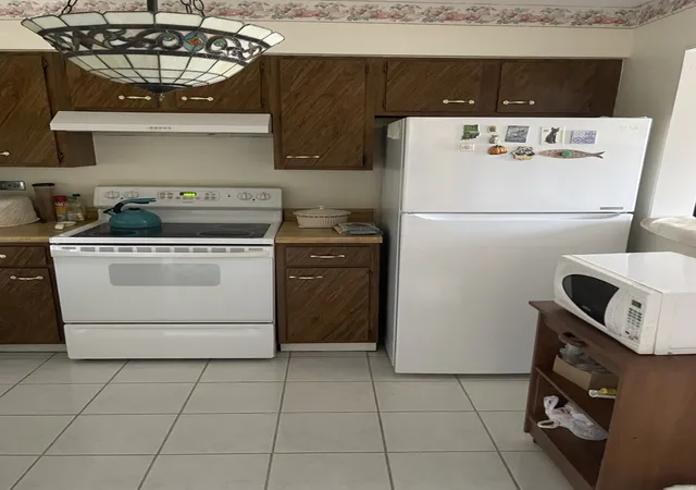 Listing Photo 5 - Condo for sale in building located at 134 Klein Creek Ct, Carol Stream, IL 60188 - Unit #5E