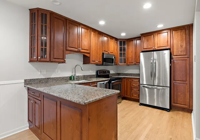 Photo 3 of Townhouse for sale at 4 Harrogate On Oxford, Rolling Meadows, IL 60008 | MLS# 12751081 | Listing updated on 2026-09-21