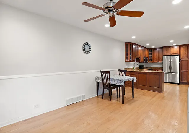 Photo 3 of Townhouse for sale at 4 Harrogate On Oxford, Rolling Meadows, IL 60008 | MLS# 12751081 | Listing updated on 2026-09-21
