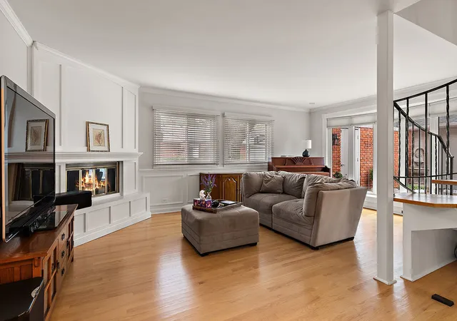 Photo 4 of Townhouse for sale at 4 Harrogate On Oxford, Rolling Meadows, IL 60008 | MLS# 12751081 | Listing updated on 2026-09-21