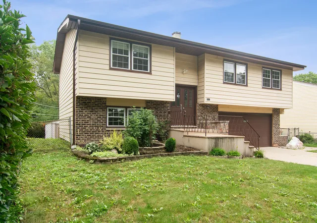 Photo 1 of Single family home for sale at 1120 Valley Strm Dr, Wheeling, IL 60090 | MLS# 12751092 | Listing updated on 2026-09-28