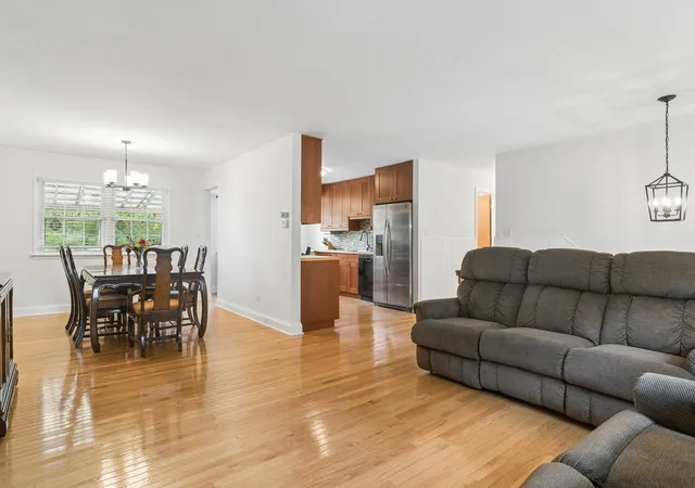 Photo 3 of Single family home for sale at 1120 Valley Strm Dr, Wheeling, IL 60090 | MLS# 12751092 | Listing updated on 2026-09-28