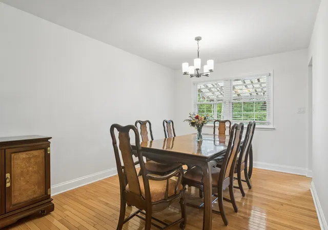 Photo 4 of Single family home for sale at 1120 Valley Strm Dr, Wheeling, IL 60090 | MLS# 12751092 | Listing updated on 2026-09-28