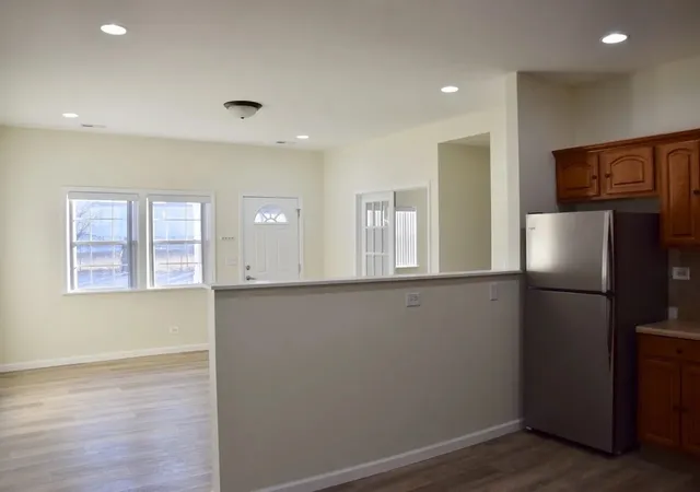Listing Photo 4 - Condo for sale in building located at 15 E 32nd St, Steger, IL 60475