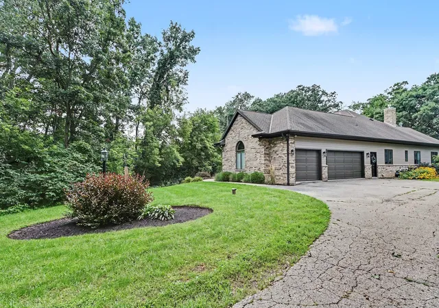 Photo 2 of Single family home for sale at 2900 Bridle Ct, Lake Geneva, WI 53147 | MLS# 12751100 | Listing updated on 2026-09-05