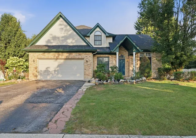 Photo 1 of Single family home for sale at 260 Tecumseh Dr, Bolingbrook, IL 60490 | MLS# 12751101 | Listing updated on 2026-10-07