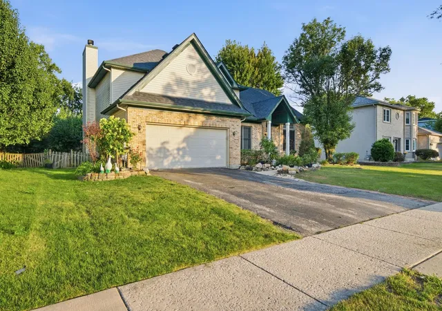Photo 2 of Single family home for sale at 260 Tecumseh Dr, Bolingbrook, IL 60490 | MLS# 12751101 | Listing updated on 2026-10-07