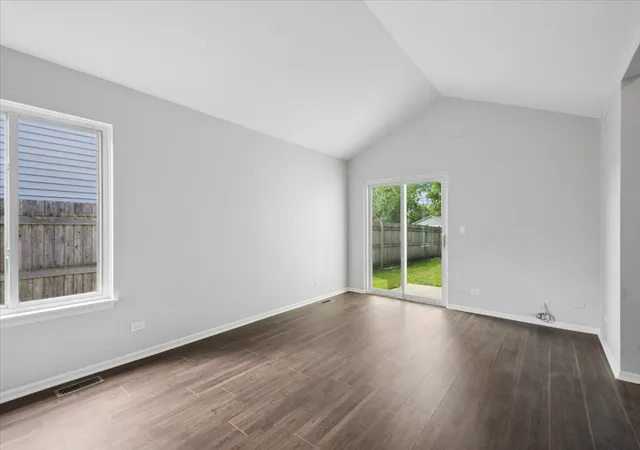 Photo 18 of Townhouse for sale at 232 Dunton Ct, Mundelein, IL 60060 | MLS# 12751109 | Listing updated on 2026-09-14