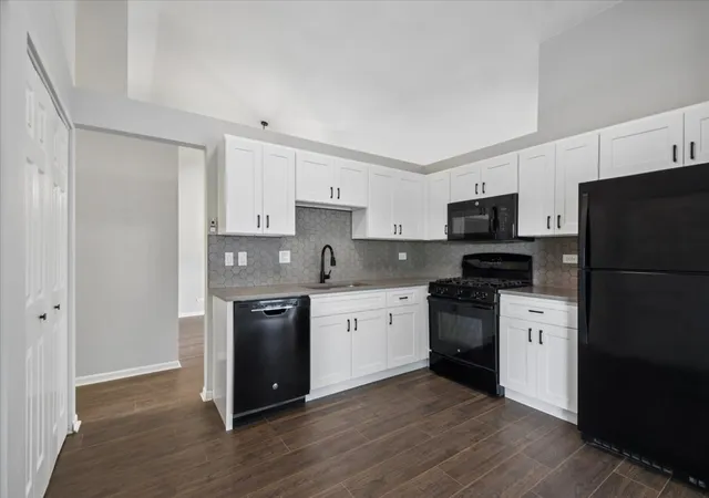 Photo 4 of Townhouse for sale at 232 Dunton Ct, Mundelein, IL 60060 | MLS# 12751109 | Listing updated on 2026-09-14